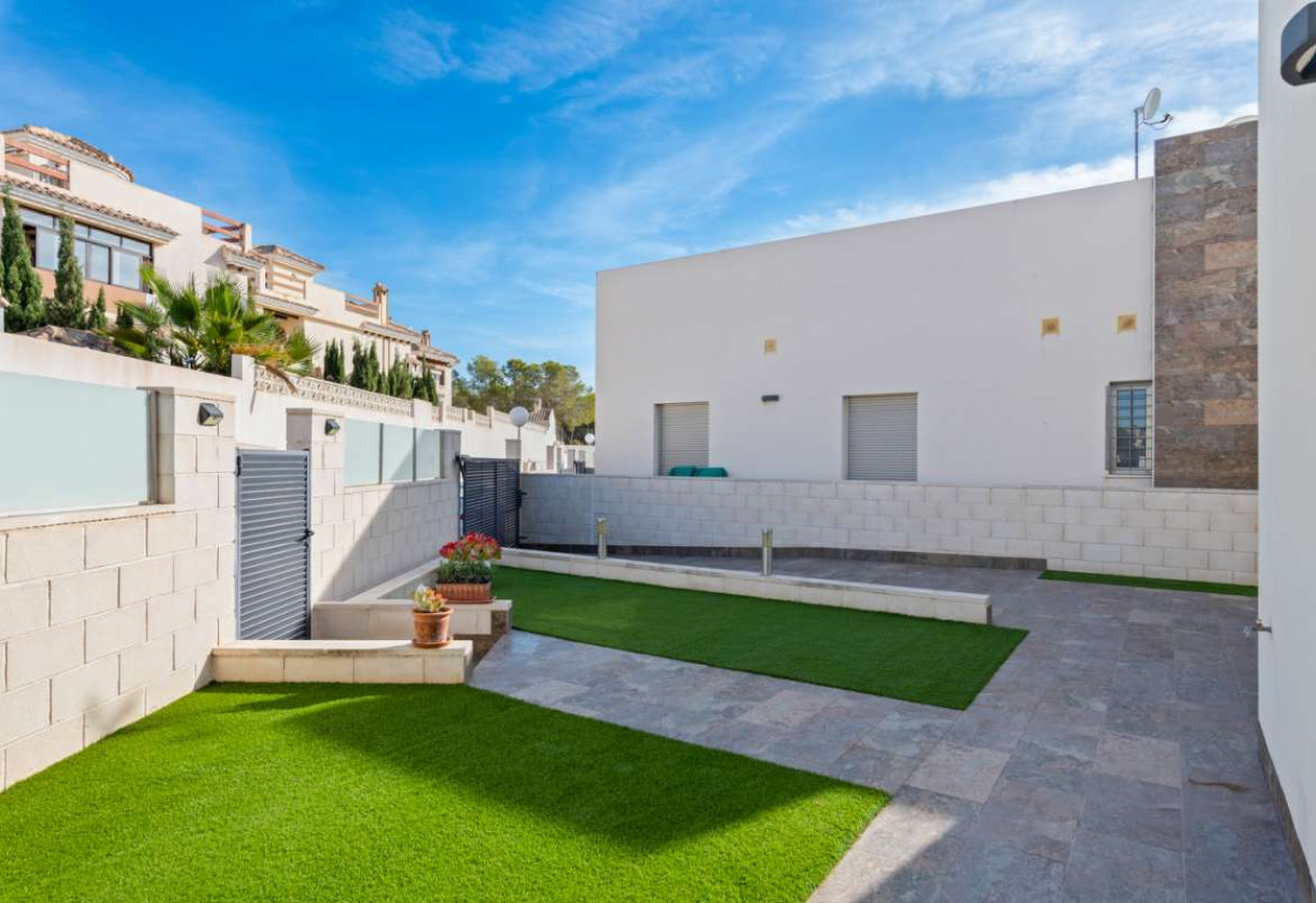 Sale · Villa · Villamartin