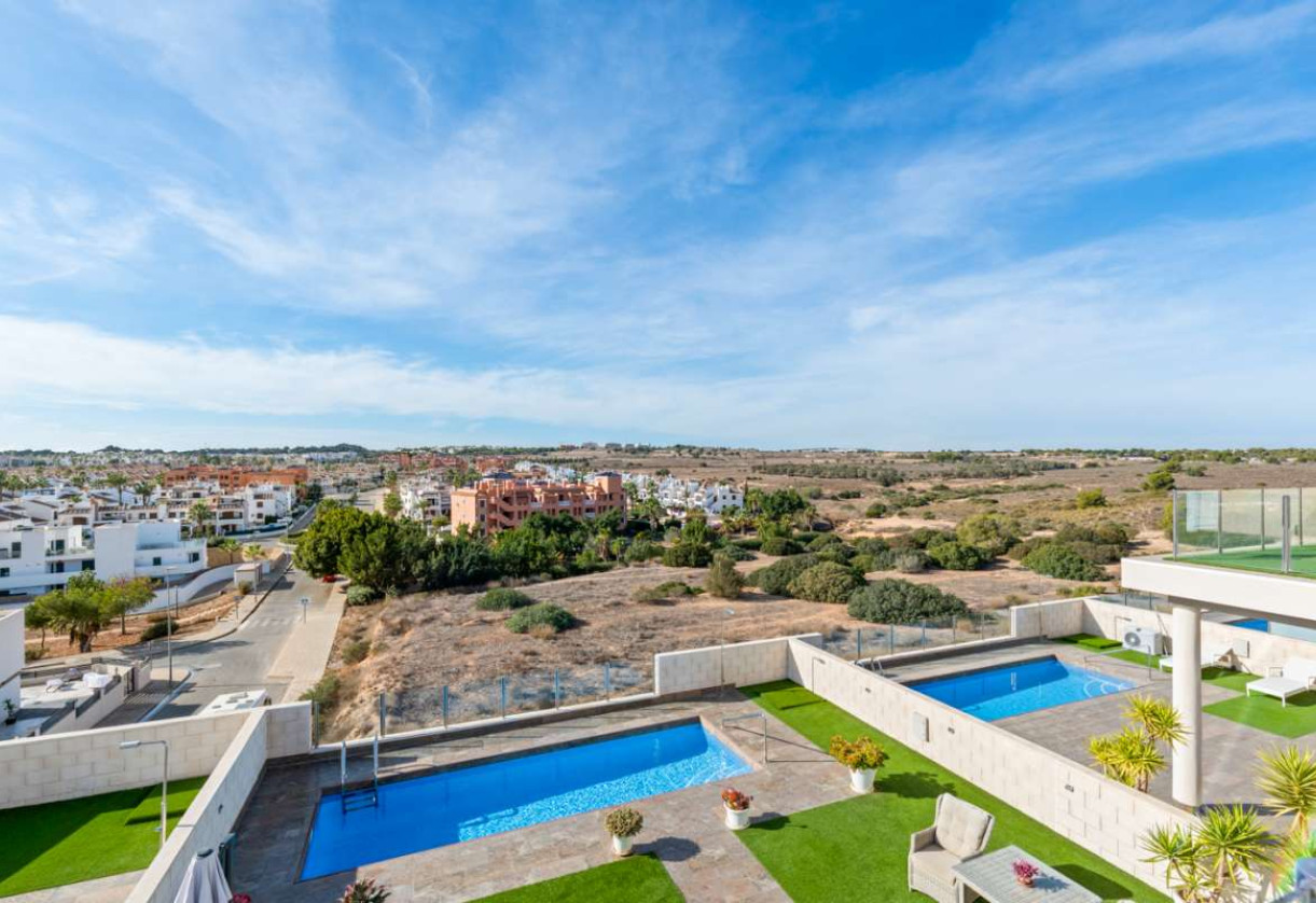 Sale · Villa · Villamartin