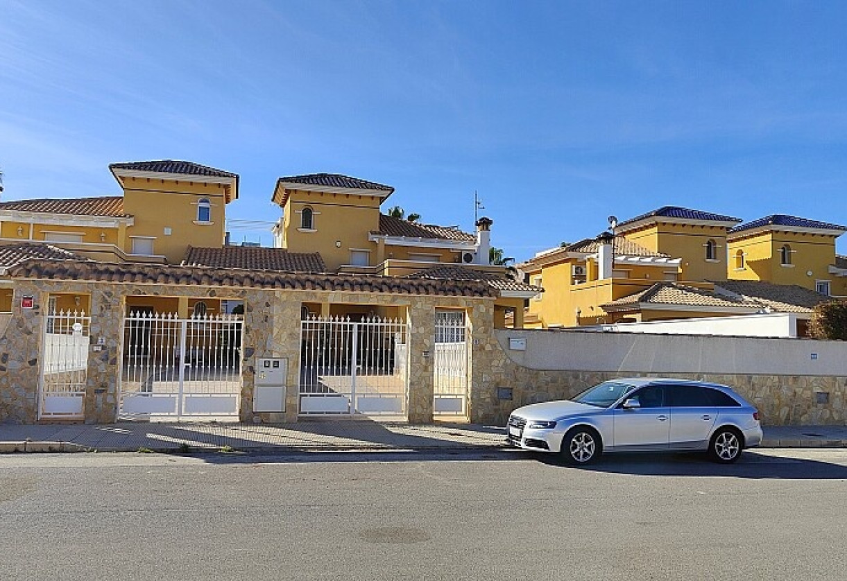 Resale · Villa · Orihuela Costa · La Zenia