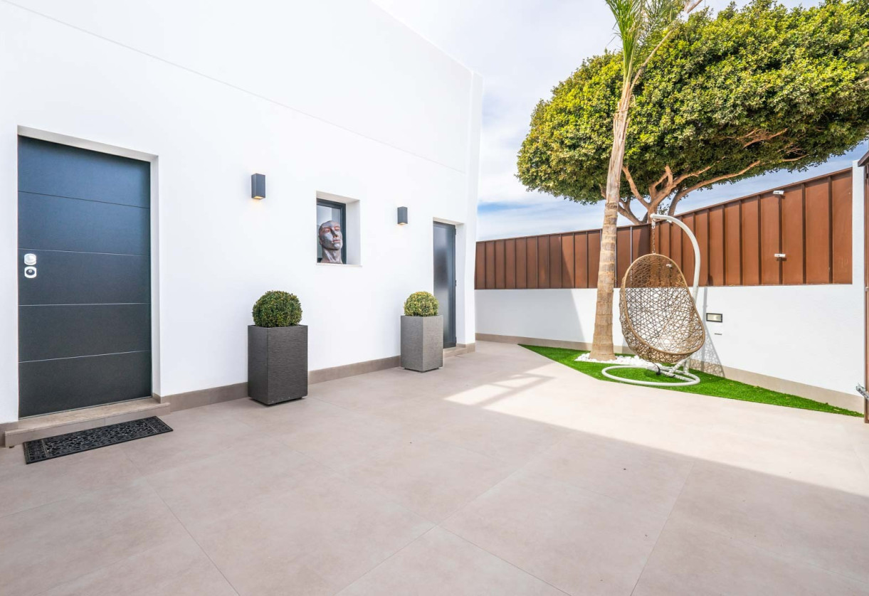 Nueva construcción  · Villas · ROLDAN