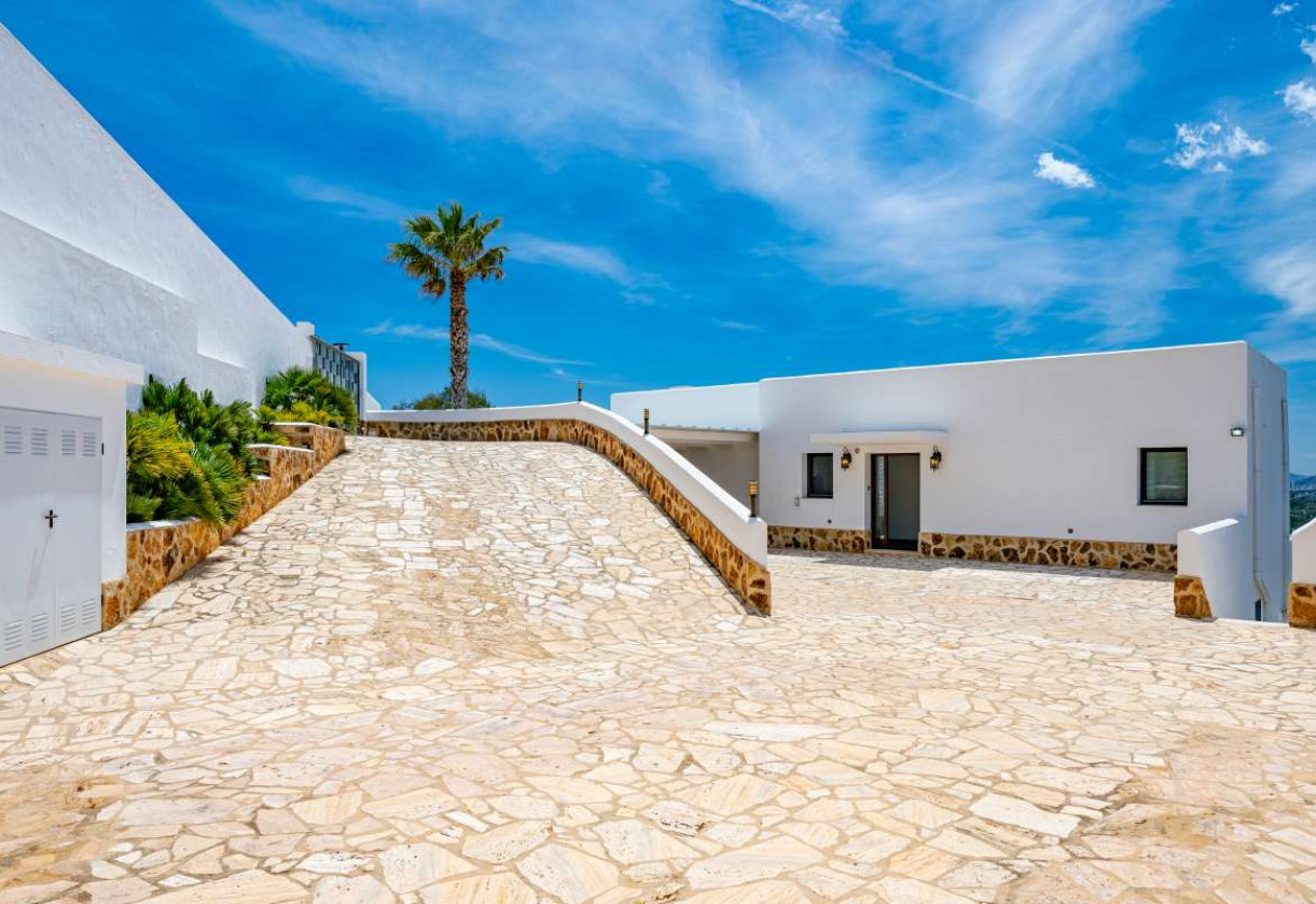 Resale · detached house · Cumbre del Sol