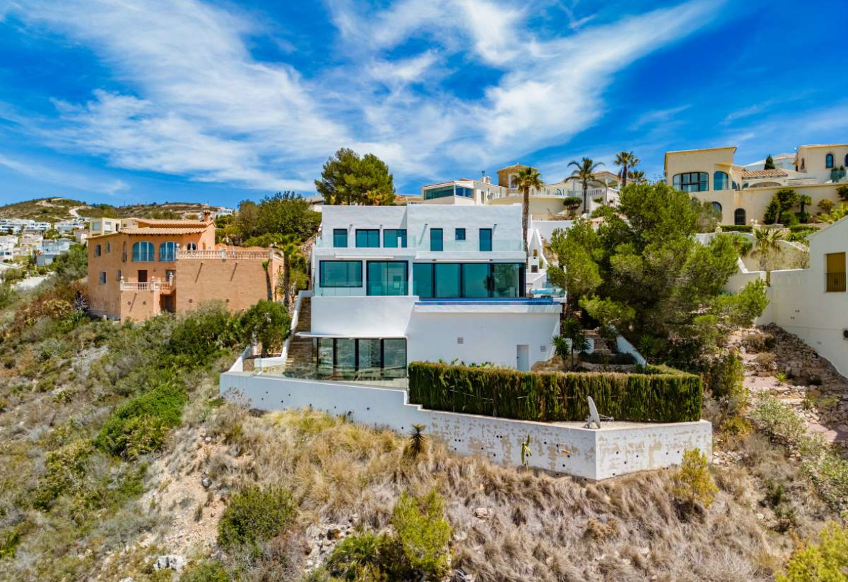 Resale · detached house · Cumbre del Sol