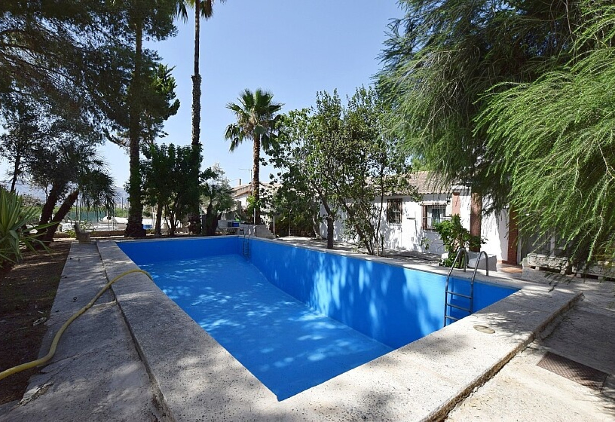 Resale · Country house · Orihuela