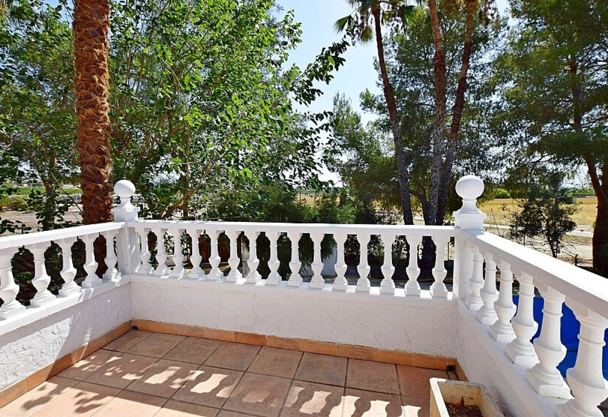 Resale · Country house · Orihuela