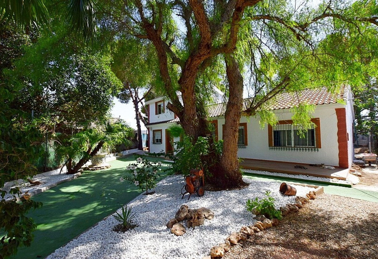 Resale · Country house · Orihuela