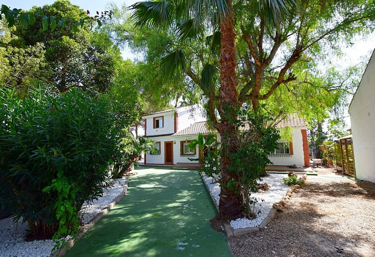 Resale · Country house · Orihuela