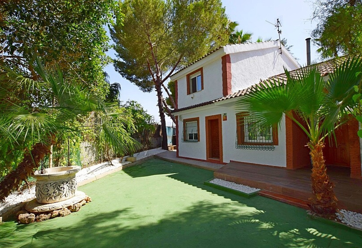 Resale · Country house · Orihuela