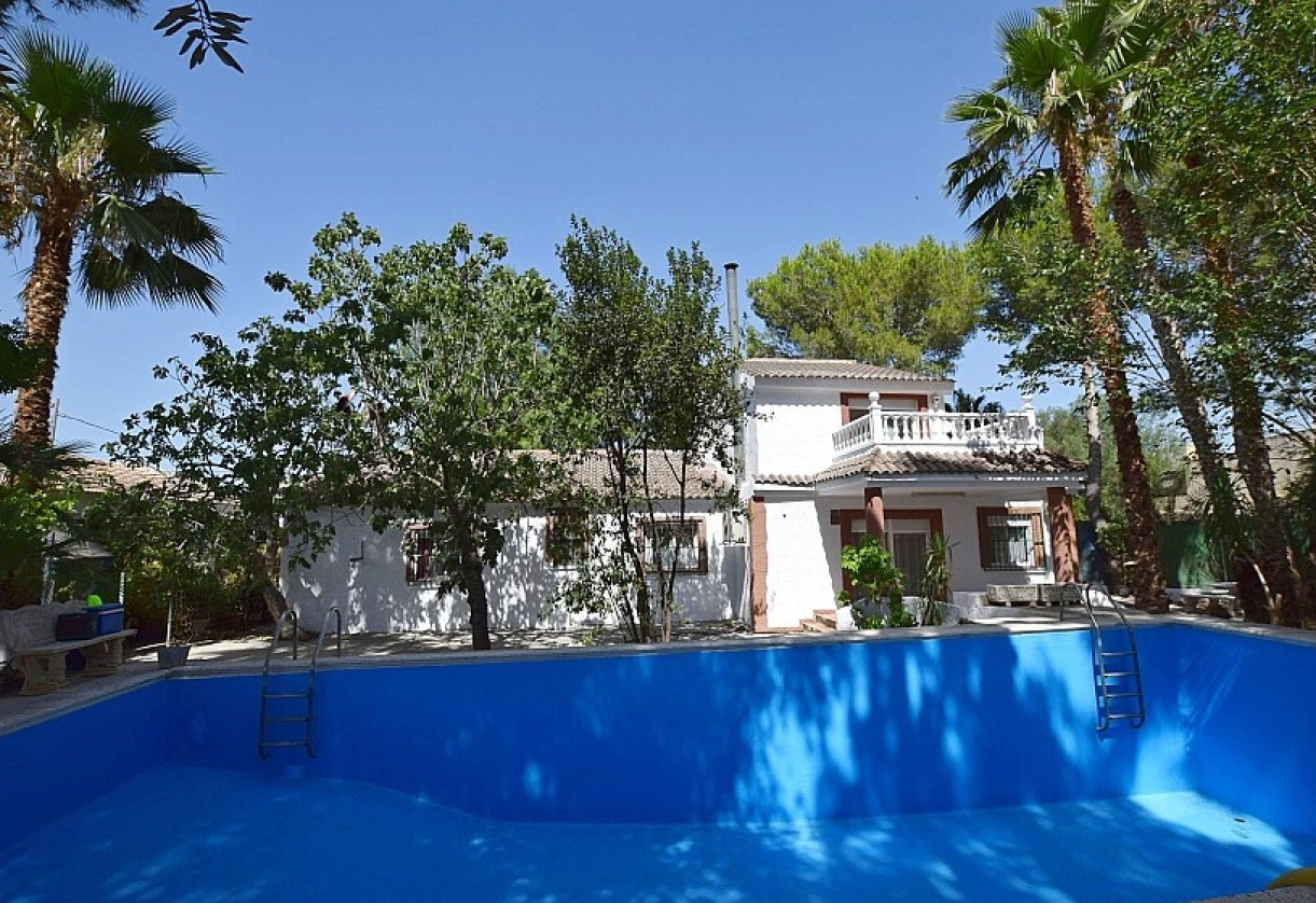 Resale · Country house · Orihuela