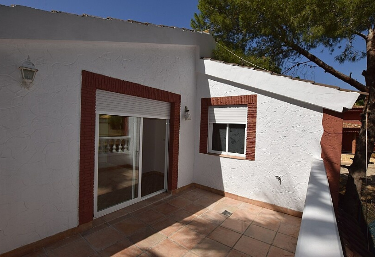 Resale · Country house · Orihuela