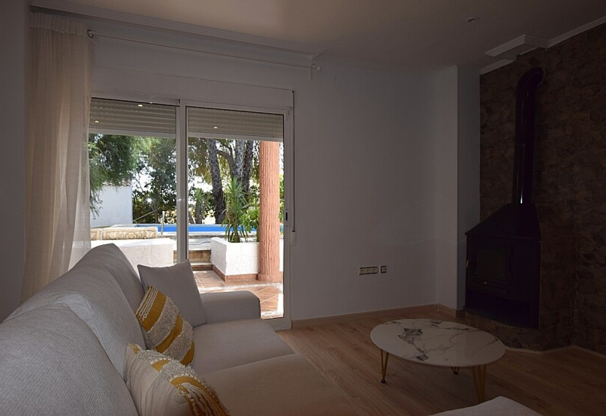 Resale · Country house · Orihuela