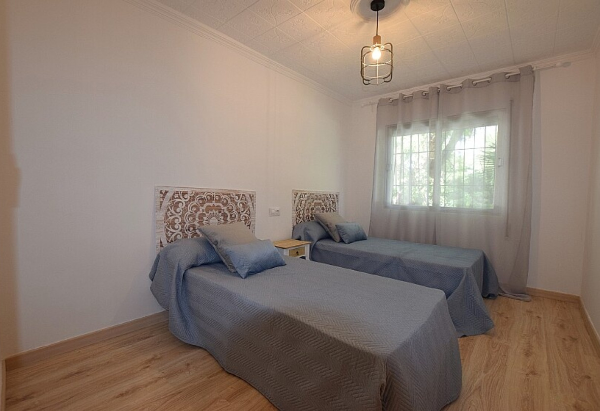 Resale · Country house · Orihuela