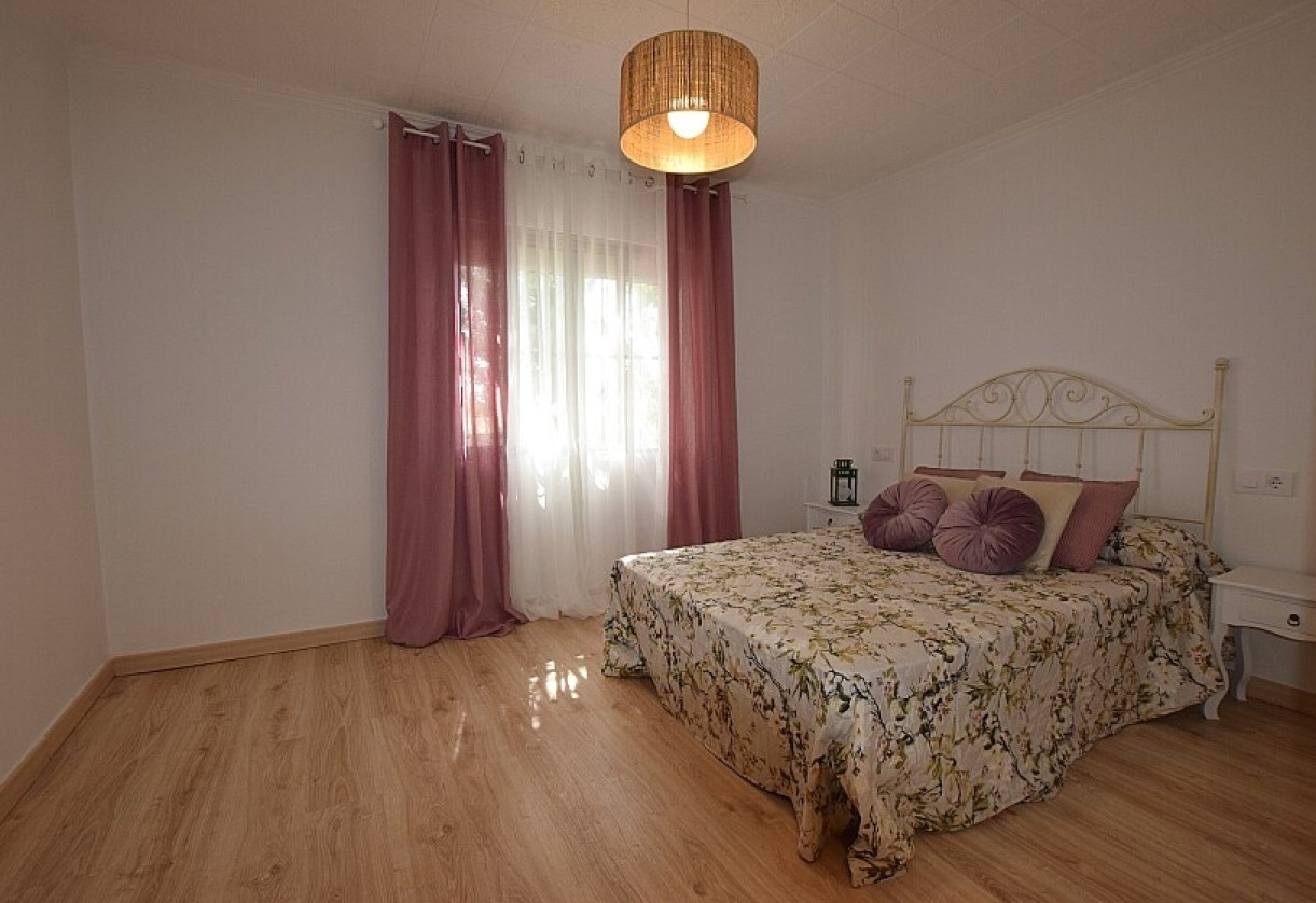 Resale · Country house · Orihuela