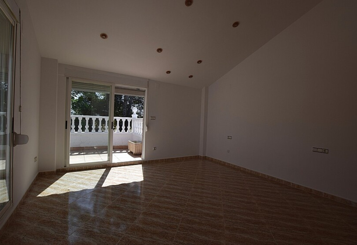 Resale · Country house · Orihuela