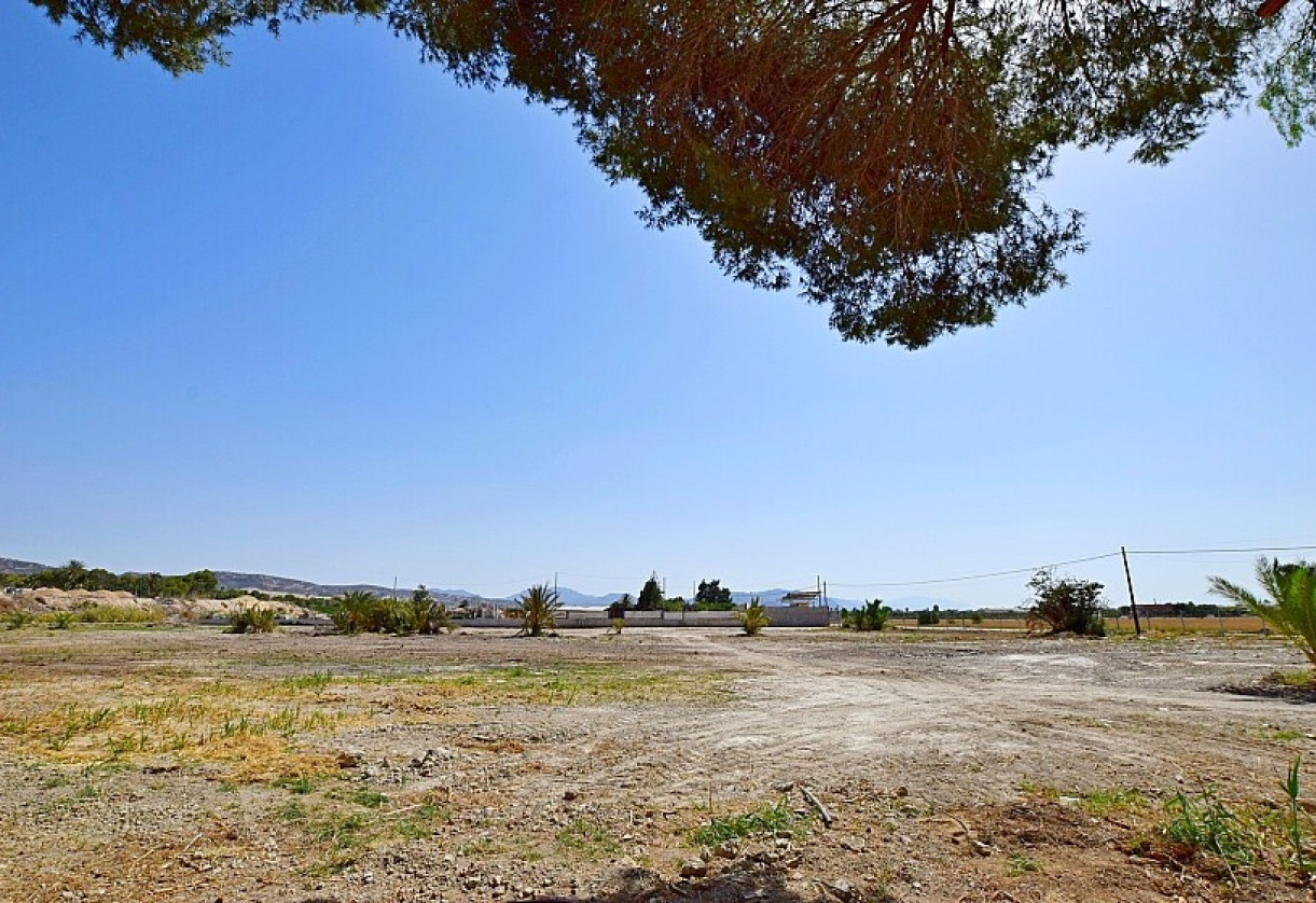 Resale · Country house · Orihuela