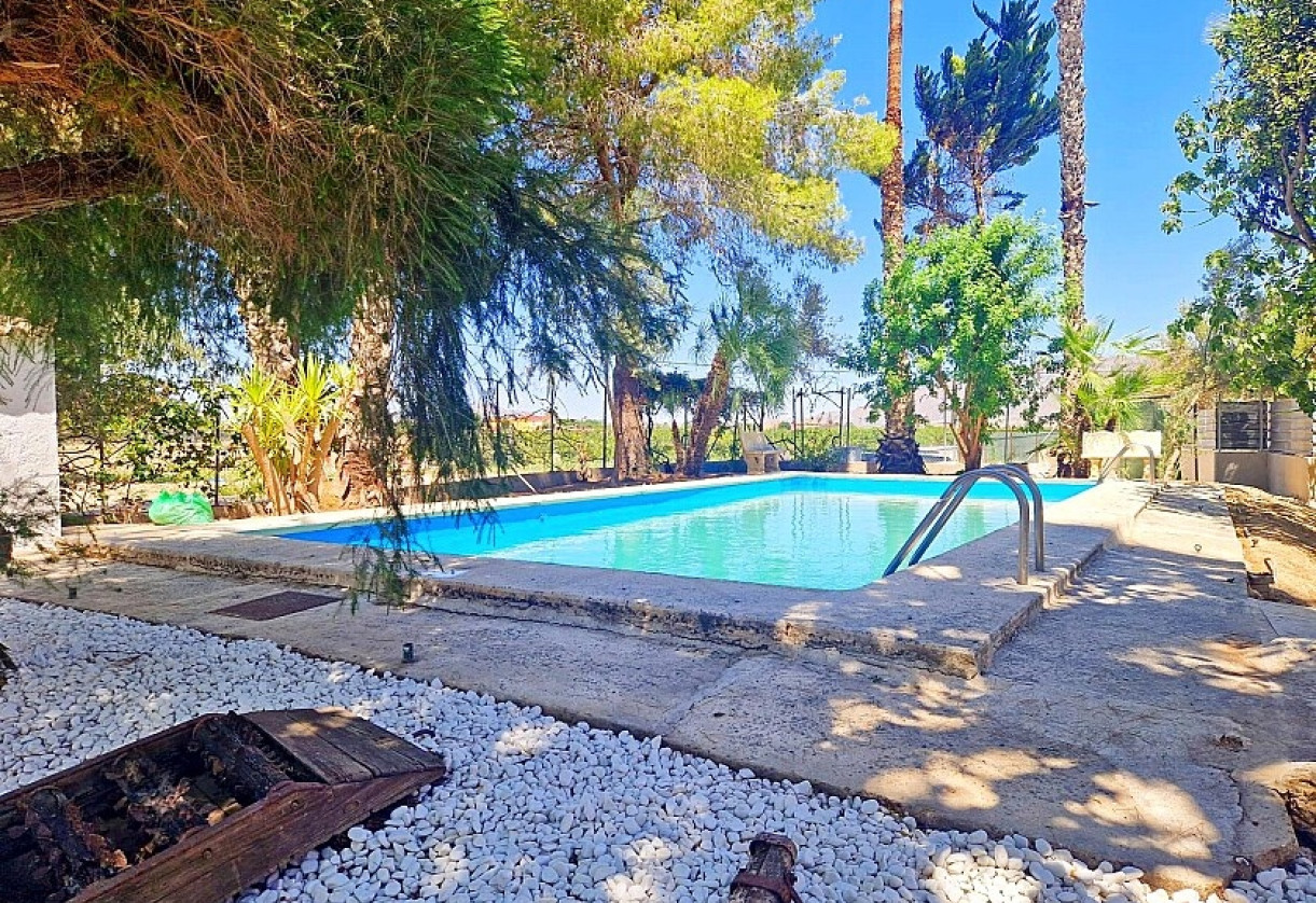 Resale · Country house · Orihuela