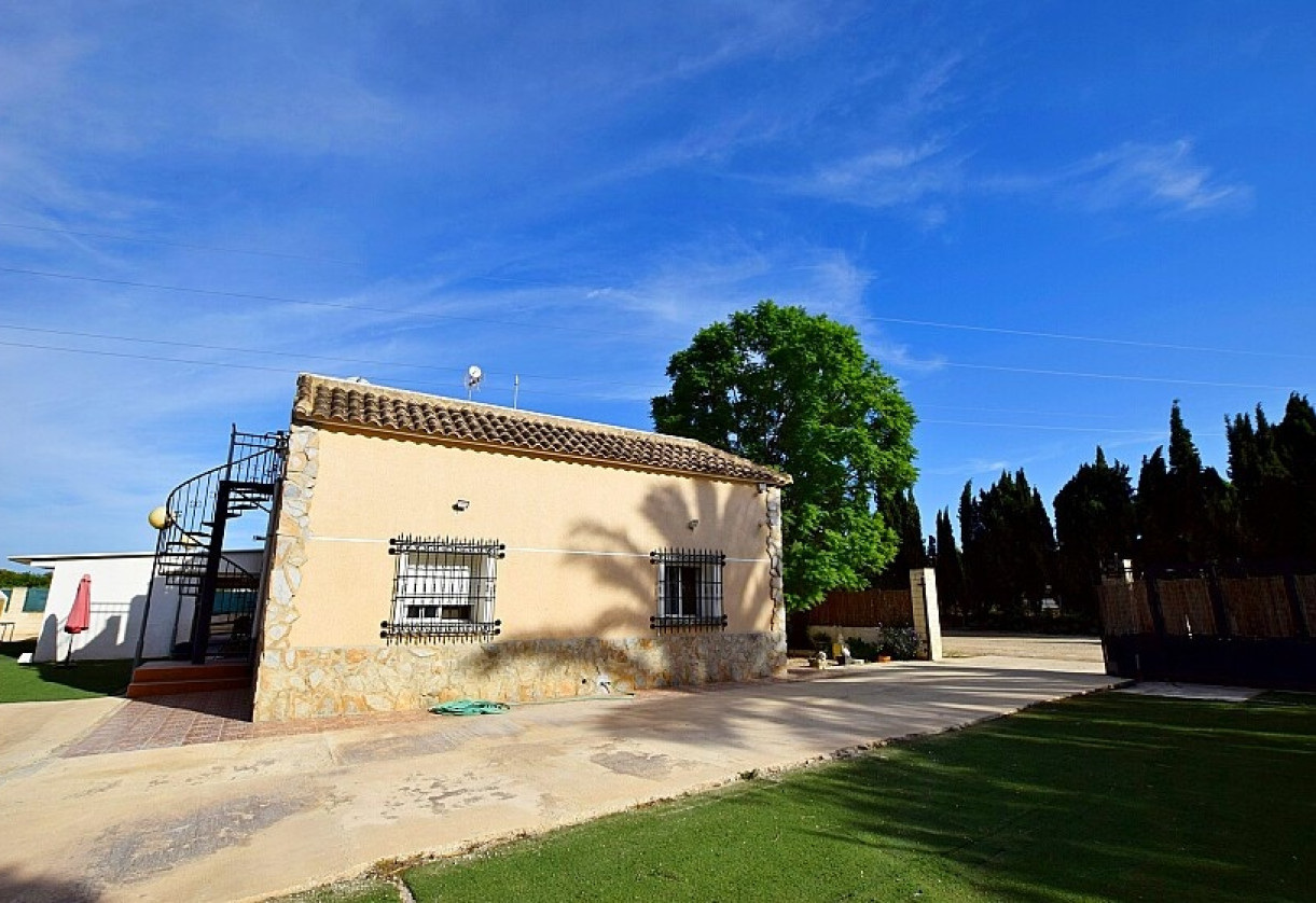 Sale · Country house · Rojales