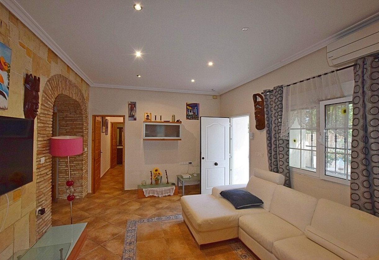 Sale · Country house · Rojales