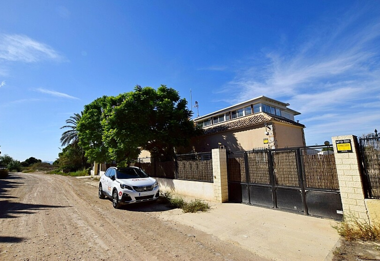 Sale · Country house · Rojales