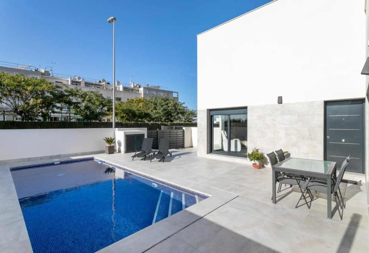 Rynek pierwotny · Villas · Daya Nueva