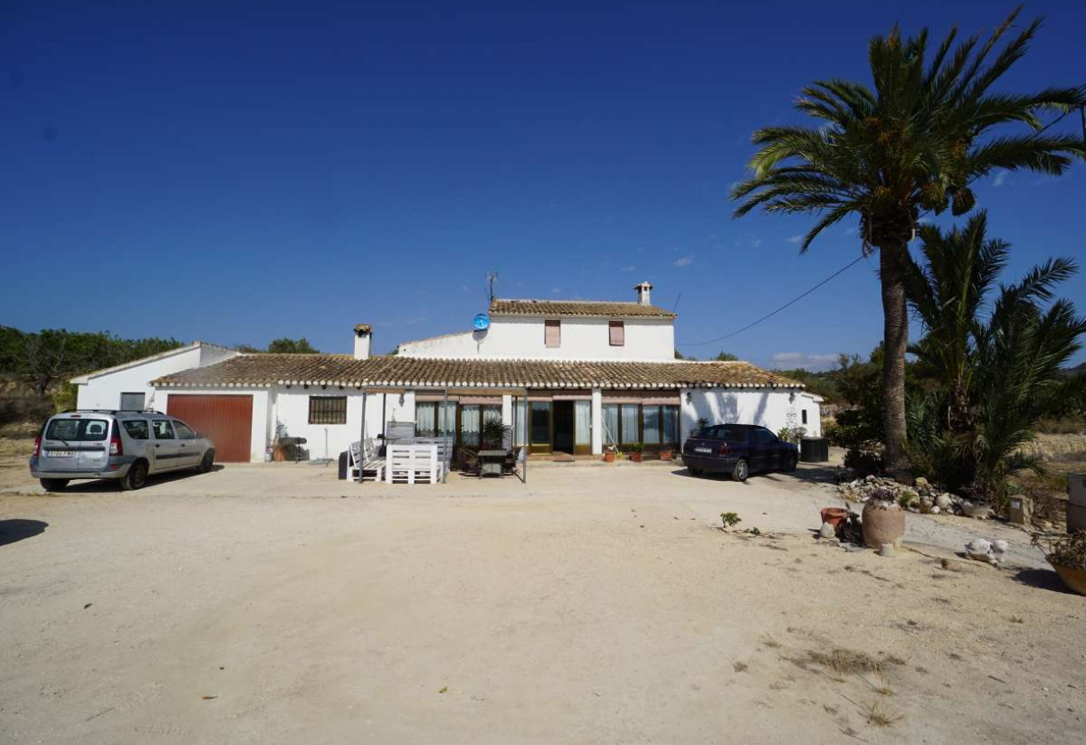 Sale · Country house · Benissa